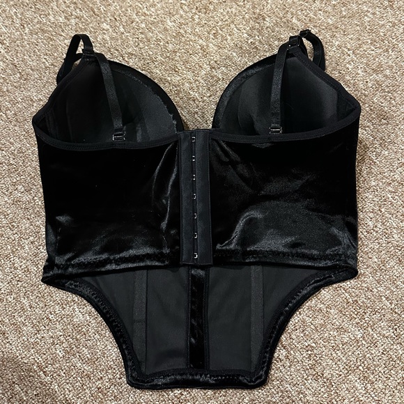 Black Velvet Bustier Corset - Picture 4 of 4